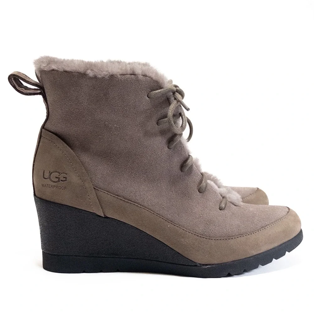 UGG Brigit Wedge Boots Women's Size 7.5 Waterproof Suede Lace Up Fur‎ Lined